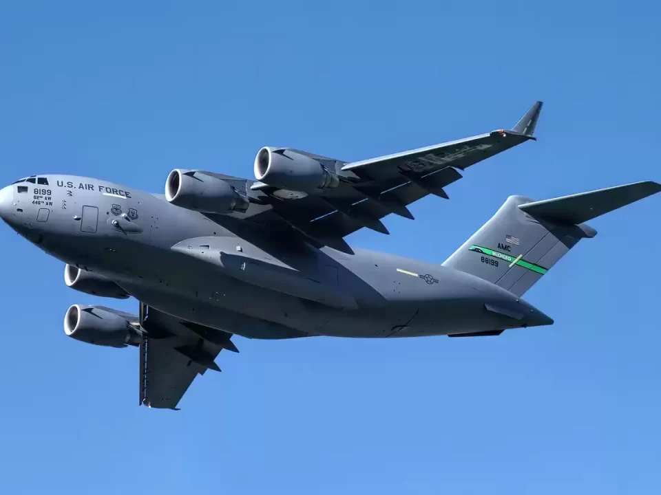 图–高需求与运力瓶颈下的全球空运市场动态–全球国际货物代理有限公司