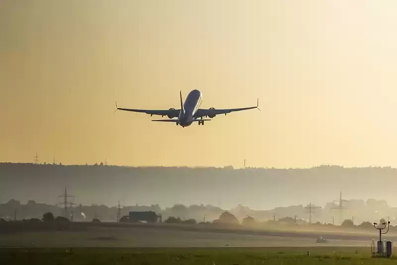 图1–逆风飞行：全球航空货运如何在“黄金周”与关税夹击中重塑秩序？–全球国际货物代理有限公司