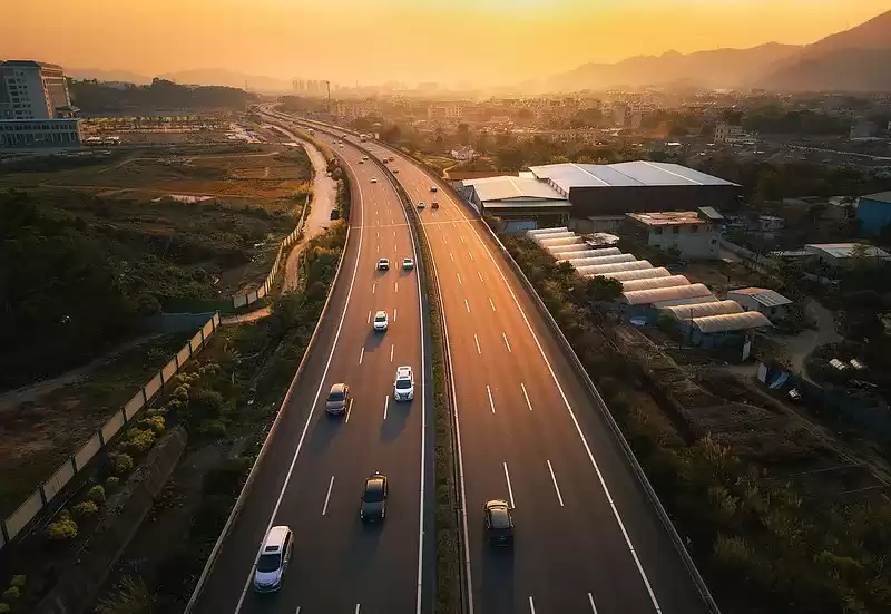 图1–破局之路——公路货运行业的结构性困境与智慧化转型–全球国际货物代理有限公司 图1–破局之路——公路货运行业的结构性困境与智慧化转型–全球国际货物代理有限公司