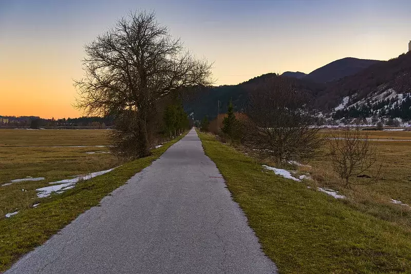 图1–最后一英里配送革命：2025年城市物流的智能化与绿色化转型–全球国际货物代理有限公司