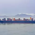 图– 海运市场月度瞭望：关税与拥堵重塑，年末全球航运格局–全球国际货物运输