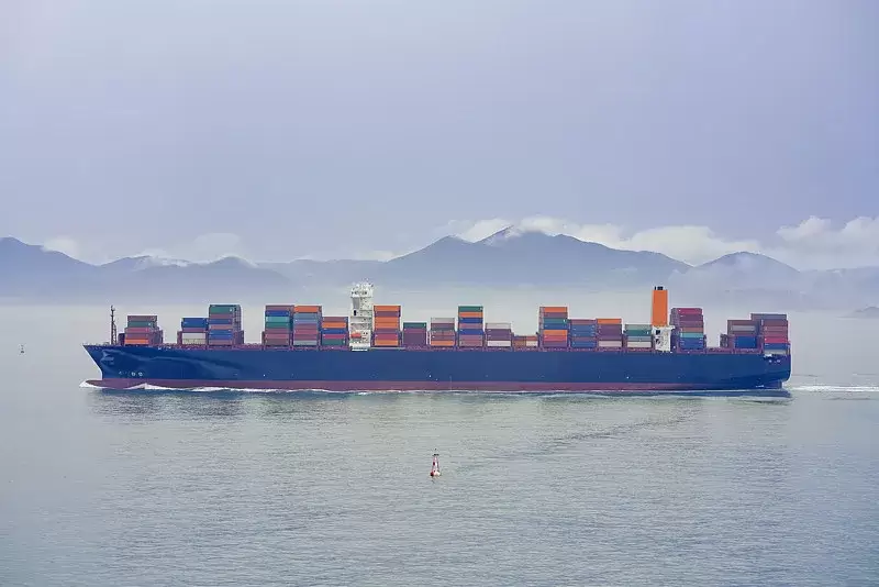 图1– 海运市场月度瞭望：关税与拥堵重塑，年末全球航运格局–全球国际货物运输