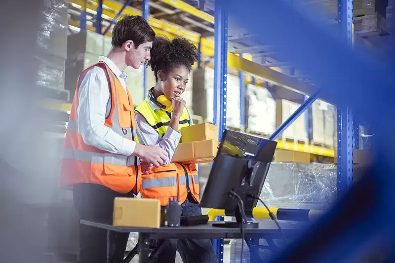 图–破解“不可能三角”：数字化如何让物流既好、又快、还省？–全球国际货物运输