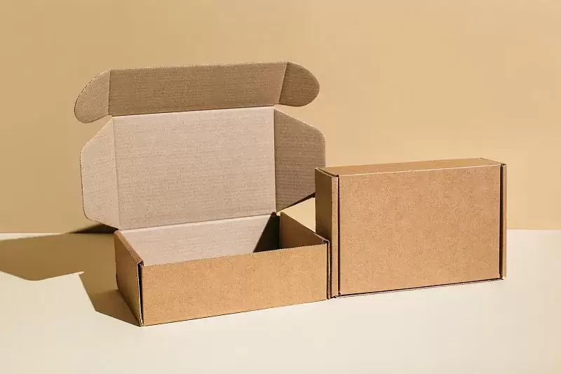 图1–绿色快递成绩单出炉：年回收复用纸箱超8亿个，减量瘦身成行业标配–全球国际货物运输