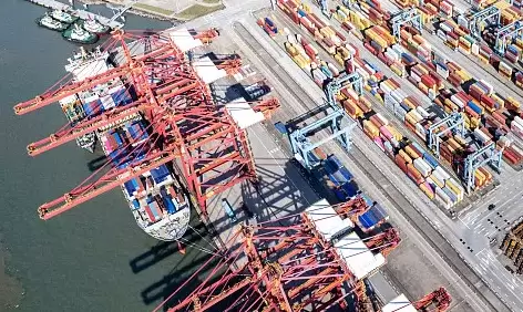 图1–义乌 – 宁波舟山港海铁联运新通道：驱动外贸降本增效的“黄金动脉”–全球国际货物运输