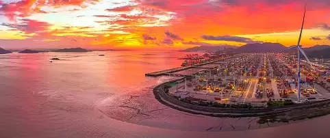 图2–义乌 – 宁波舟山港海铁联运新通道：驱动外贸降本增效的“黄金动脉”–全球国际货物运输